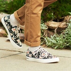 SEEVEES - Magnum Sneaker, Black Star Orchid Floral, Size 9M
